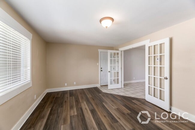 Photo - 240 E 400 N