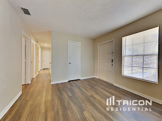 Photo - 1201 Windsor Cir