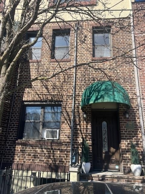 Building Photo - 583 Gregory Ave Rental