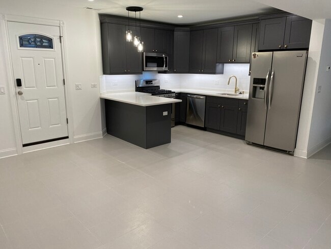 Photo - 1114 N Hoyne Ave