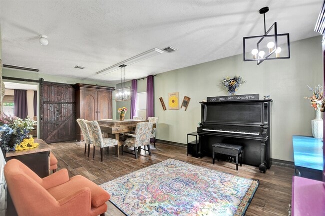 Photo - 6706 Lindale Manor Ct