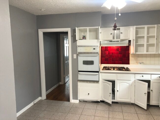 Photo - 136 W Ridgewood Ct