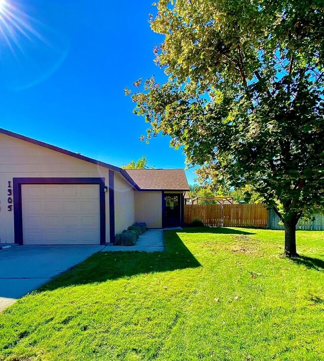 Photo - 1305 E Boise Ave