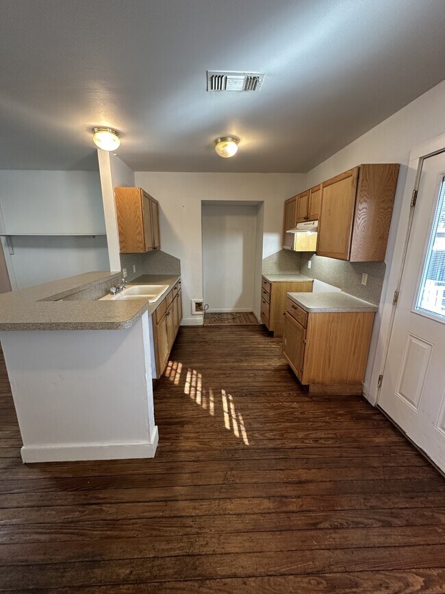 Photo - 1206 E Alamo St