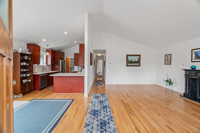 Photo - 198 Clover St NW