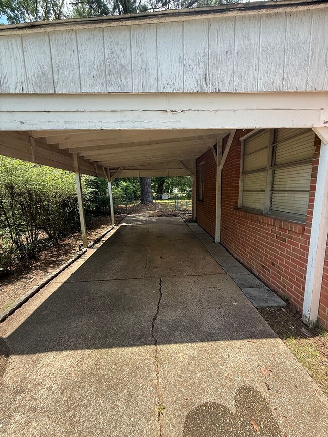 Photo - ** 3 Bed 1 Bath located in Grove Hill Estates ** Call 334-366-9198 to schedule a self tour