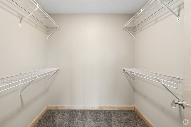 2BR, 1.5BA - 1,385SF - Walk-In Closet
