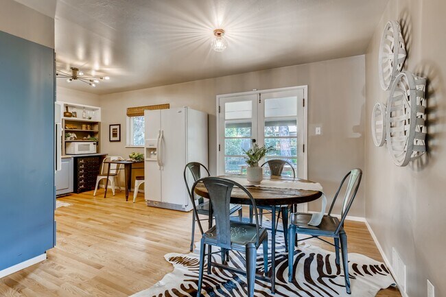 Photo - 6047 Independence St