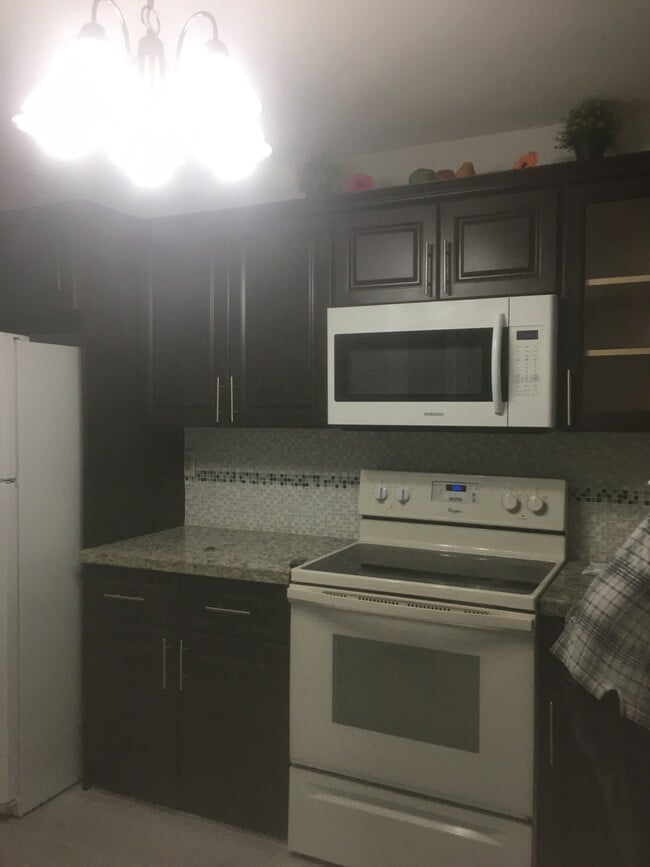 Photo - 890 W 39th Pl