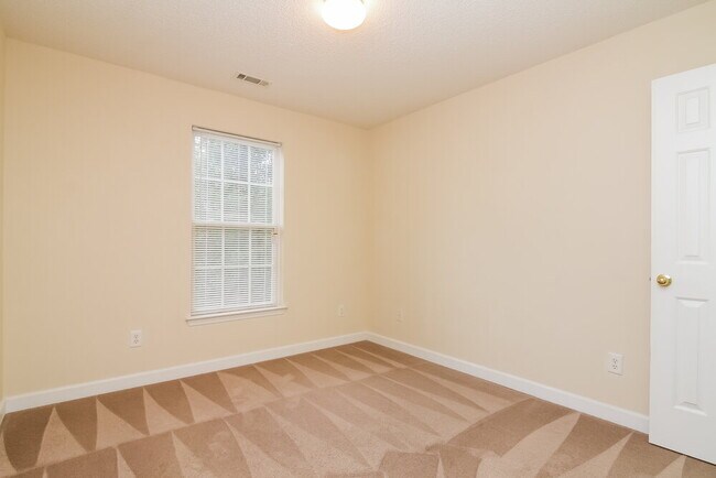 Photo - 1028 Jordans Pond Ln