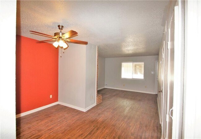 Photo - 1320 Southport Dr