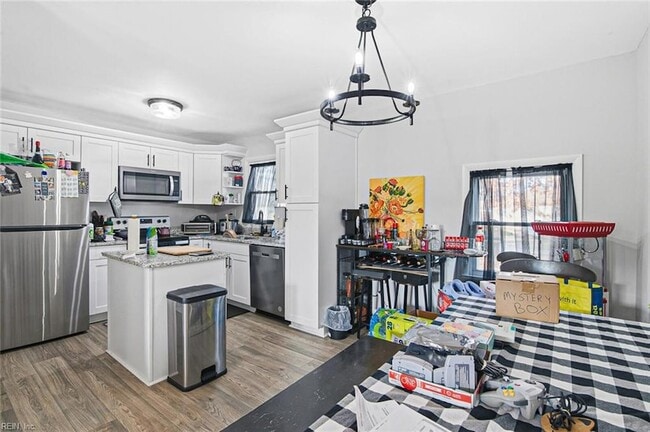 Photo - 840 Churchill Terrace