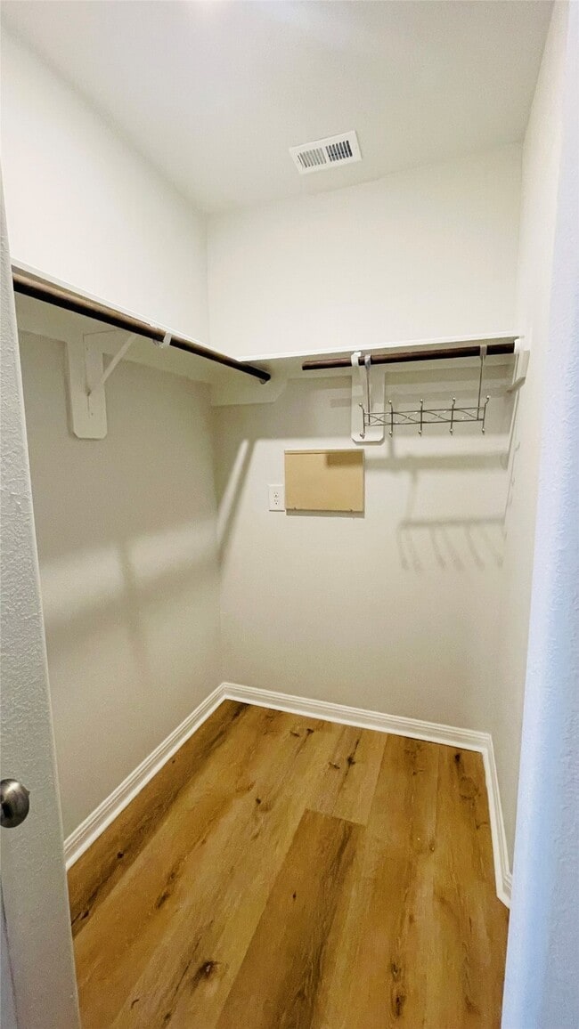 Building Photo - 958 Rd 5702