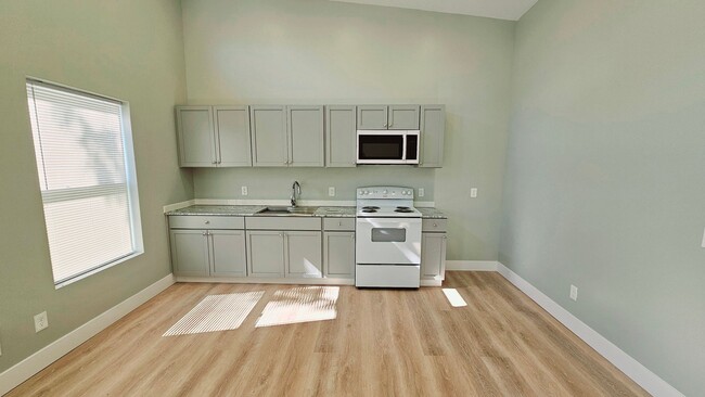 Photo - 301-309 W 4th St Unidad 309 W 4th St