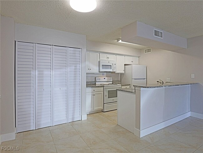 Building Photo - 5321 Summerlin Rd Unit 2105