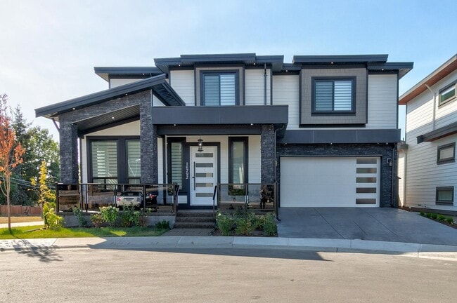 Photo - 16792 18B Av