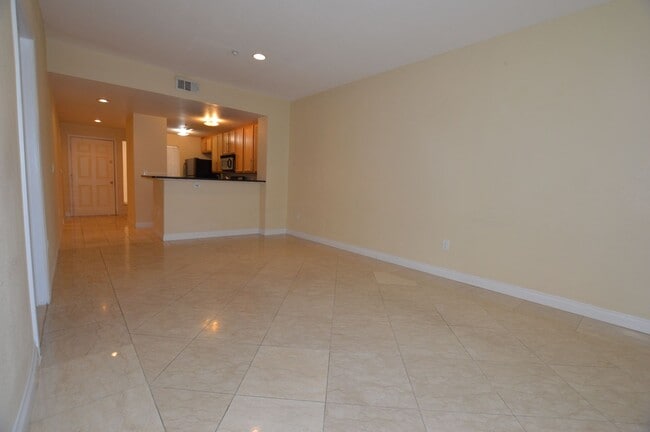 Photo - Meridian - Unfurnished 2 Bdrm / 2 Ba Condo - 1 1/2 Blocks off the Strip