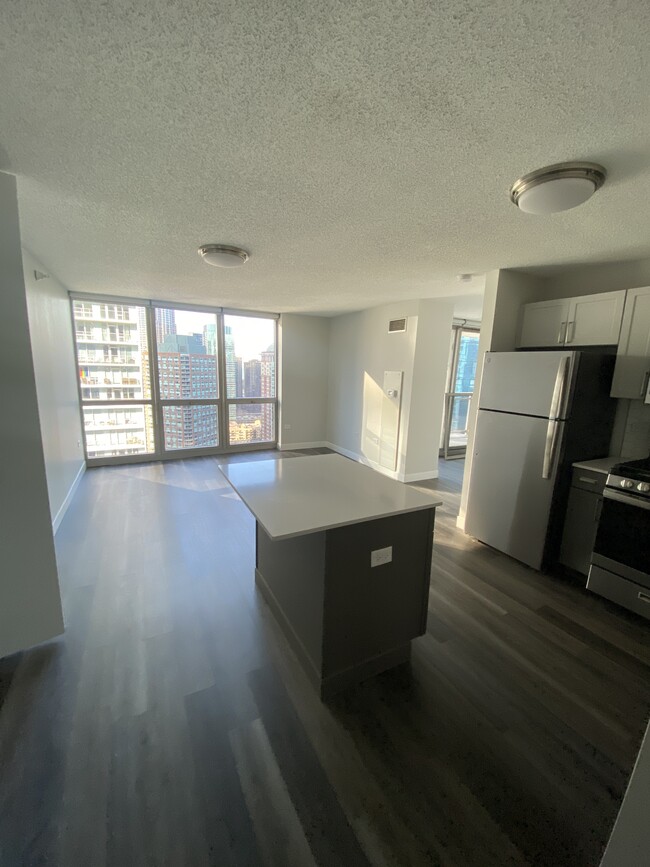 Building Photo - 201 N Westshore Dr Unit 1703 Rental