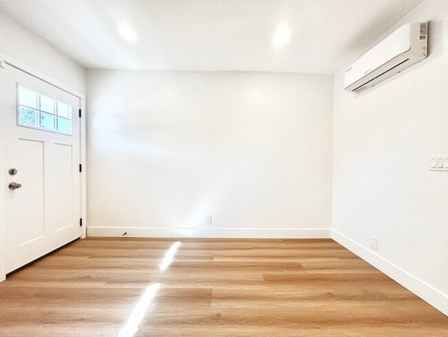 Photo - 854 Orange Ave