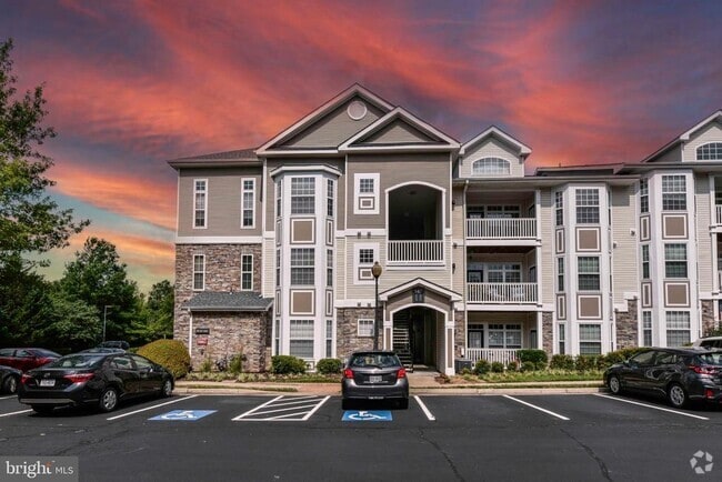 Building Photo - 507 Sunset View Terrace SE Unit 302 Rental