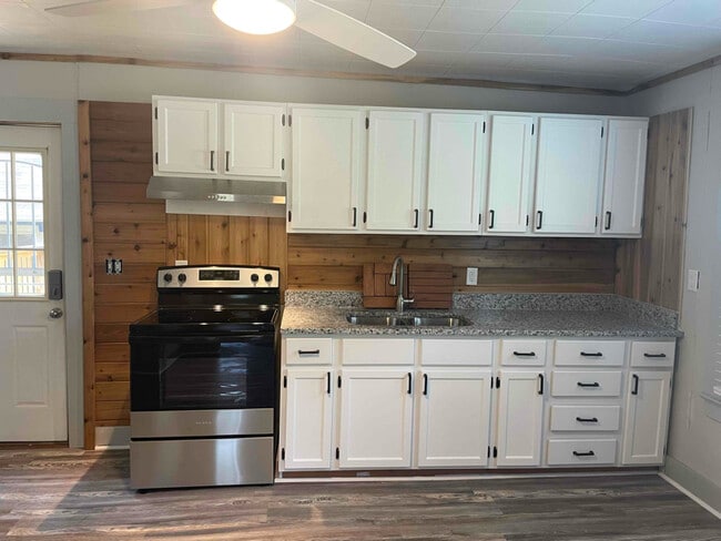 Photo - 340 Windmill Point Rd