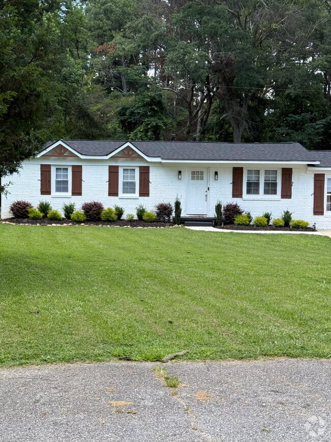 Building Photo - "Charming 4-Bedroom Haven in Peachtree Cit... Rental