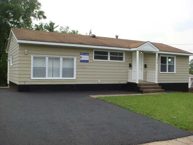 Building Photo - 1014 E Colvin St Rental