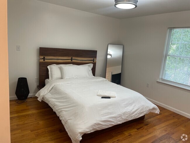 Building Photo - 197 S 9th St Unit Room for Rent Rental