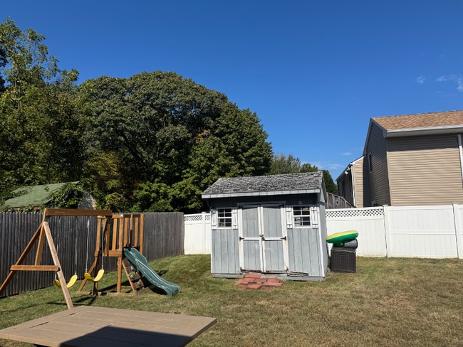 Photo - 1239 August Rd