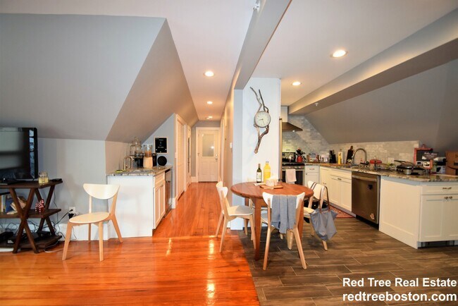 Photo - 62 Mapleton St Unit 3