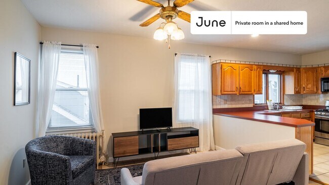 Room in Shared 3 bed/1 bath home in Somerville