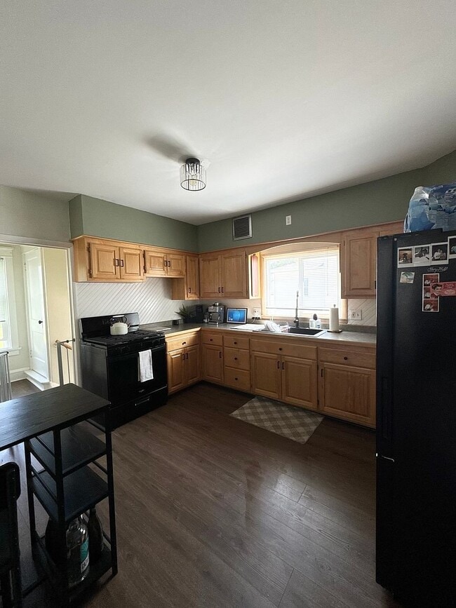 Photo - 300 N 60th St