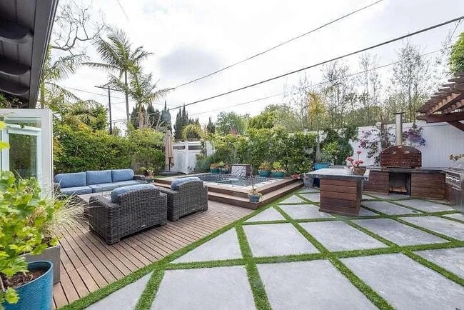 Photo - 7403 Alverstone Ave