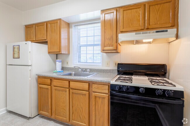 Studio, 1 BA - 520 SF - Kaywood Gardens Apartments