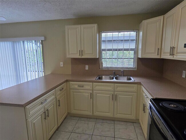 Photo - 309 NE 169th St