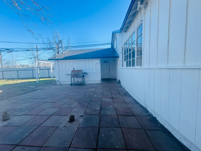 Photo - 2102 Webster St