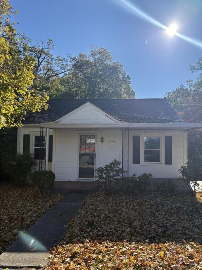 Building Photo - Peoples Street Apartments Unit Apt. A