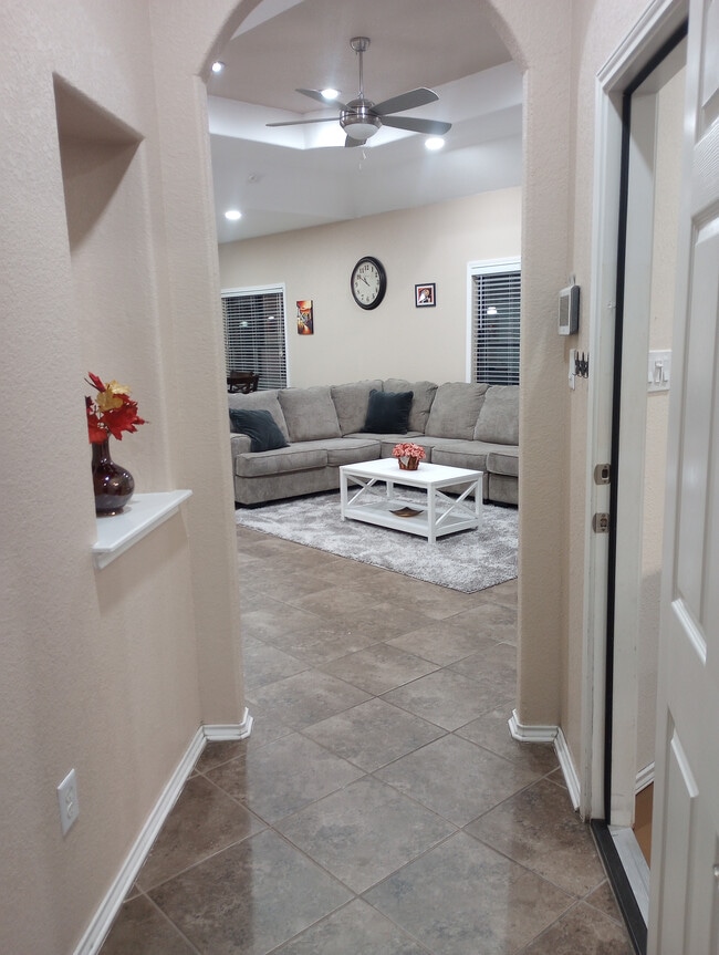 Photo - Room in House on Arabian King