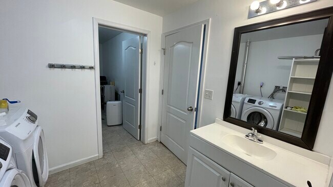Photo - 12 Peregrine Way Unit apartment