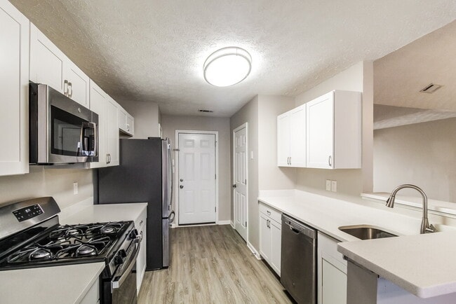 Photo - 1376 Trafalgar Way