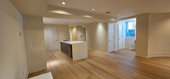 Photo - Luxurious 2 Bed 2 Bath Garden Level Condo ... Unidad 1