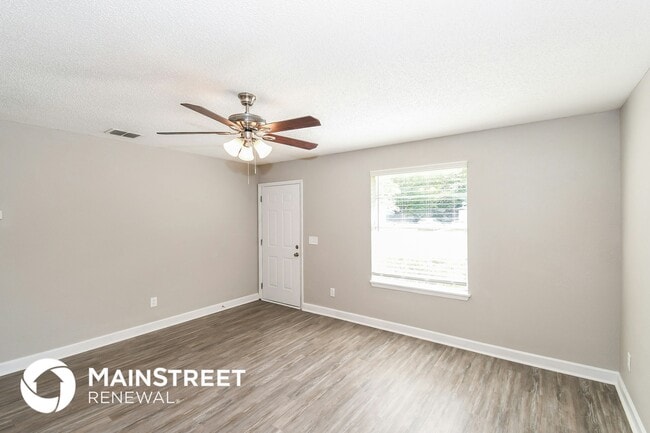 Photo - 1533 Raven Dr S