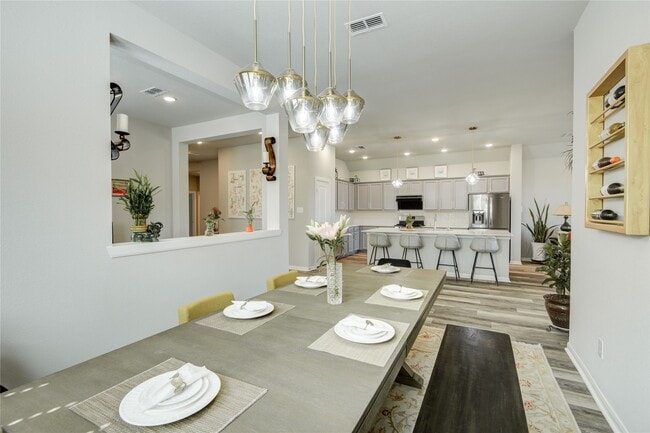 Building Photo - 2815 Torrey Pines Dr