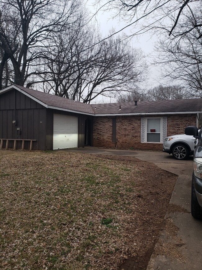 Building Photo - 3 BR 1.5 BA Home off 62 in Farmington