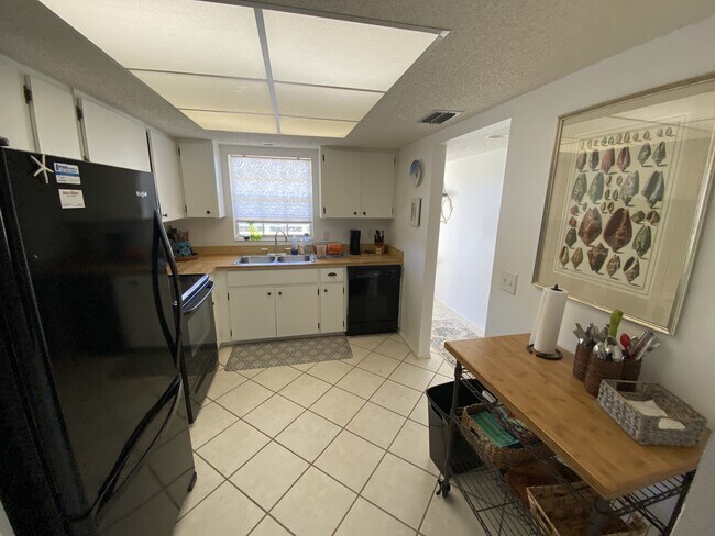 944 Capri Isles Blvd