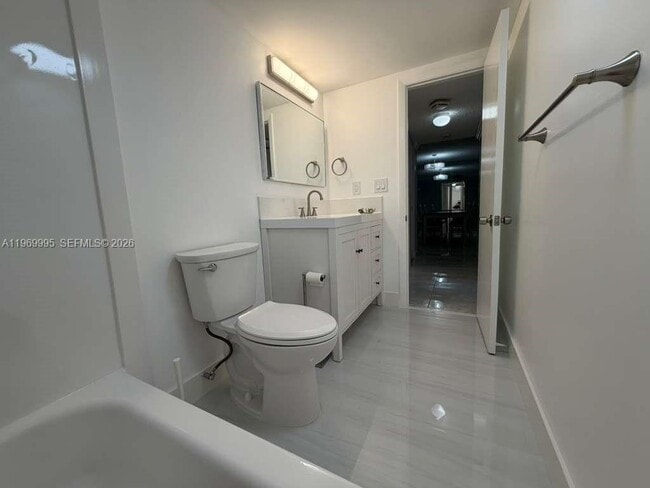 Building Photo - 301 SE 3rd St Unit 109