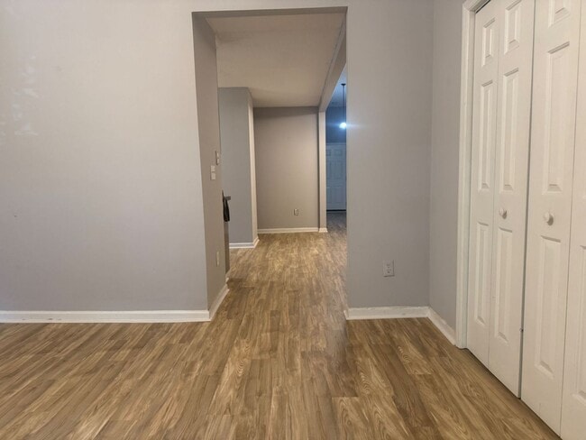 Photo - Available Now !  One Bedroom apartment in ...