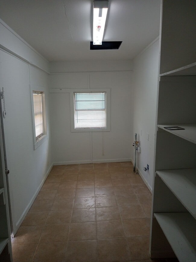 Photo - 275 Adams St