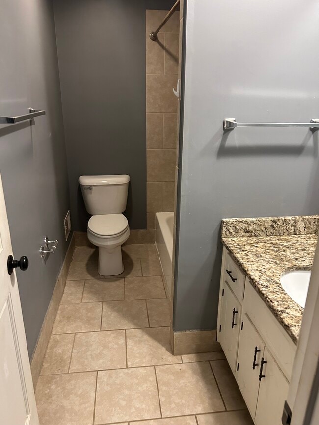 Tiled bath and shower surround - 1140 E Main St