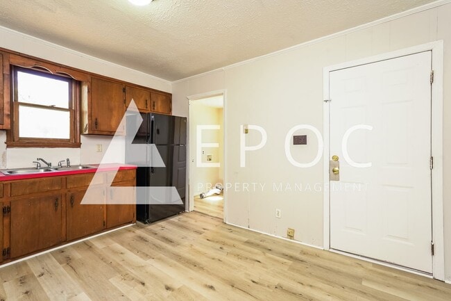 Photo - 2427 Newark St